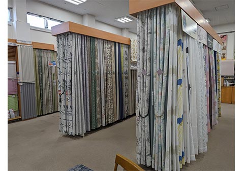 カーテン・じゅうたん王国 コモーレ店