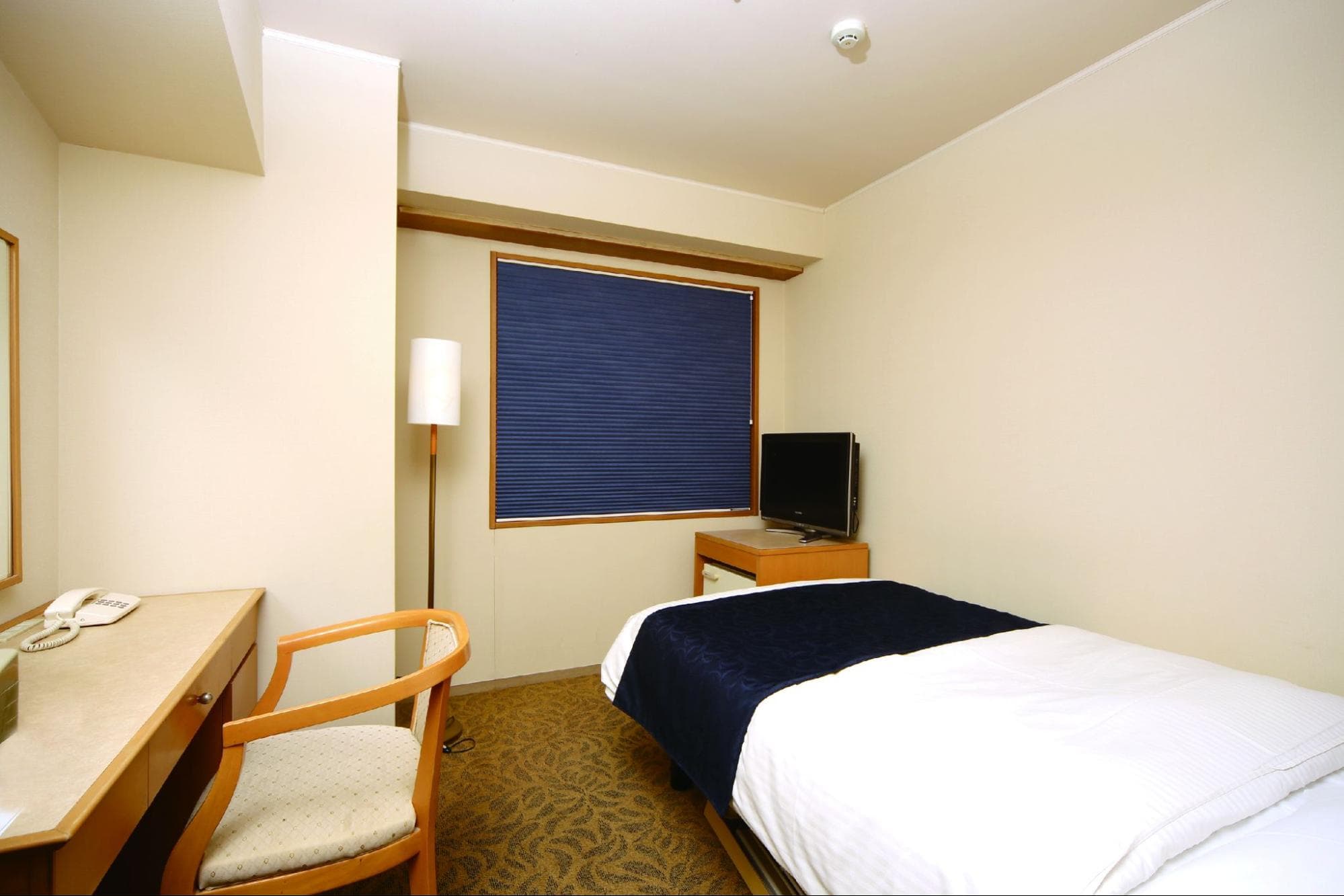 遮光タイプのハニカムスクリーンのメリット・デメリットや関連製品を紹介